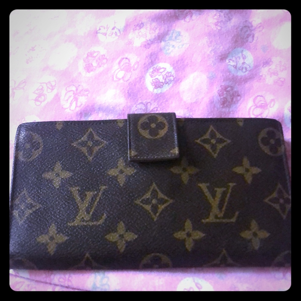 Louis Vuitton wallet w/coin wallet closure